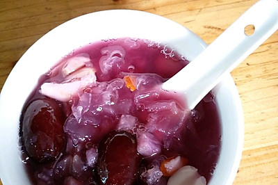 紫薯莲子银耳汤