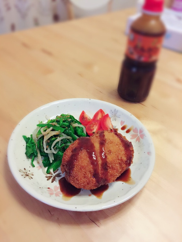 日式炸肉饼（メンチカツ）