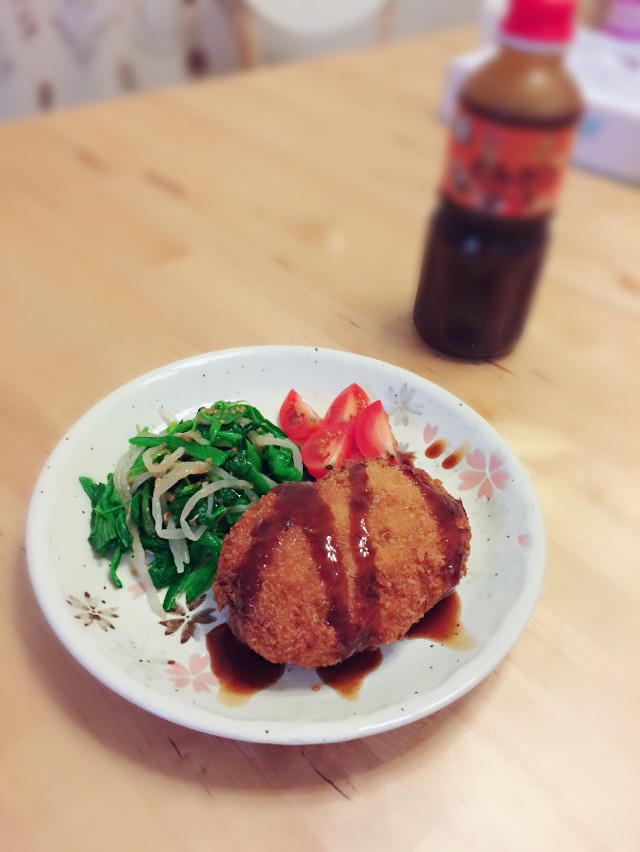 日式炸肉饼（メンチカツ）的做法