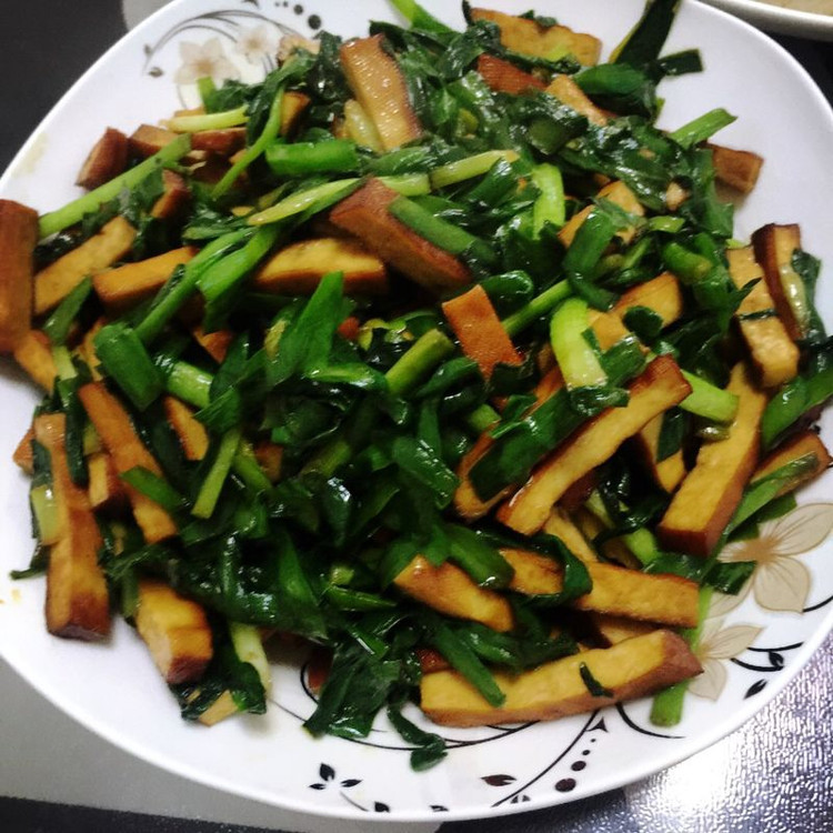 韭菜炒豆干的做法