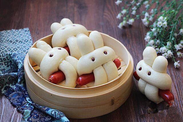 小姨妈火腿肠卷的做法