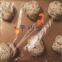 黑芝麻奶酪小餐包的做法图解7