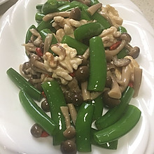 蜜豆桃仁小菇菇