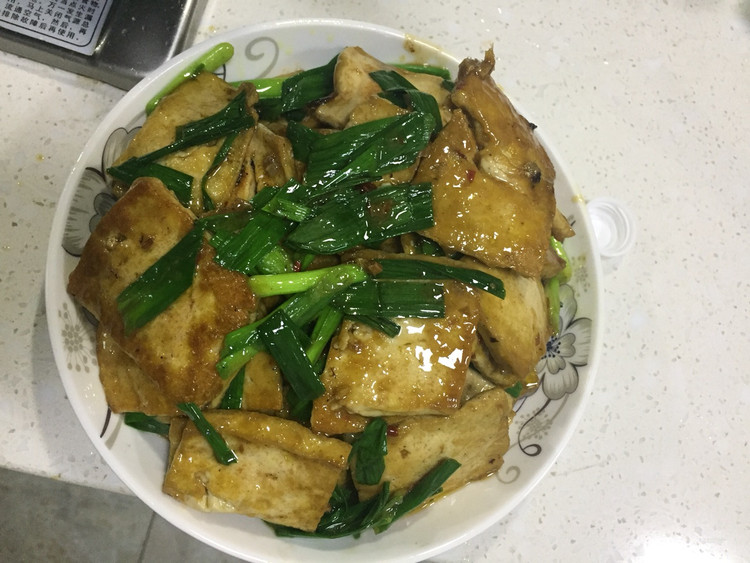 蒜苗二面黄的做法