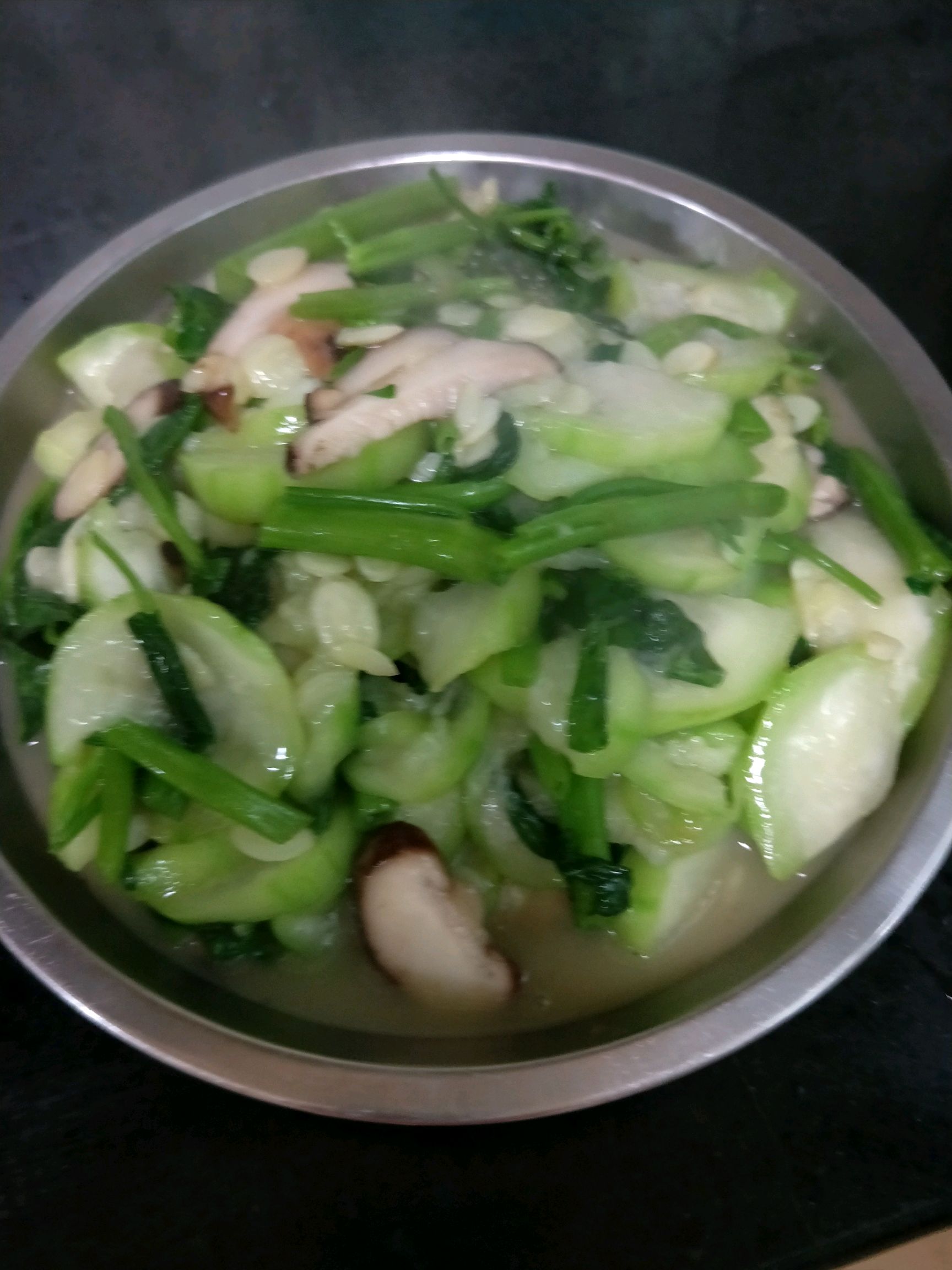 Fried cabbage with towel gourd