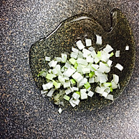 孜然鸡蛋炒馒头的做法图解3