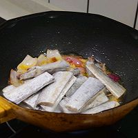 香菇红烧带鱼的做法图解6