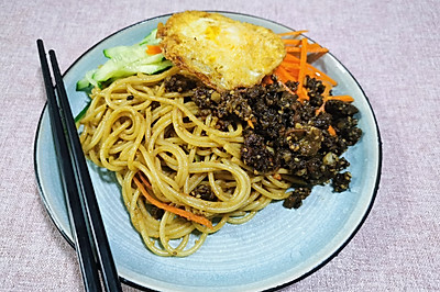 黑蒜牛肉酱意大利面