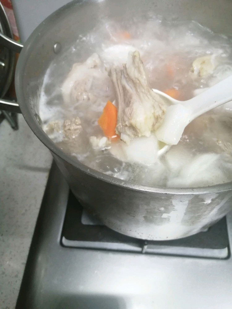 冬日小温暖：山药萝卜羊排汤的做法