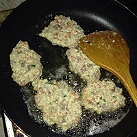 香煎鲜虾豆腐饼的做法图解3