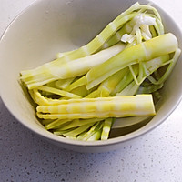 #夏日开胃餐#凉拌笋丝的做法图解2