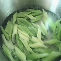 芹菜炒虾仁（一人食）的做法图解3