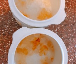 燕窝桃胶皂角米甜汤的做法