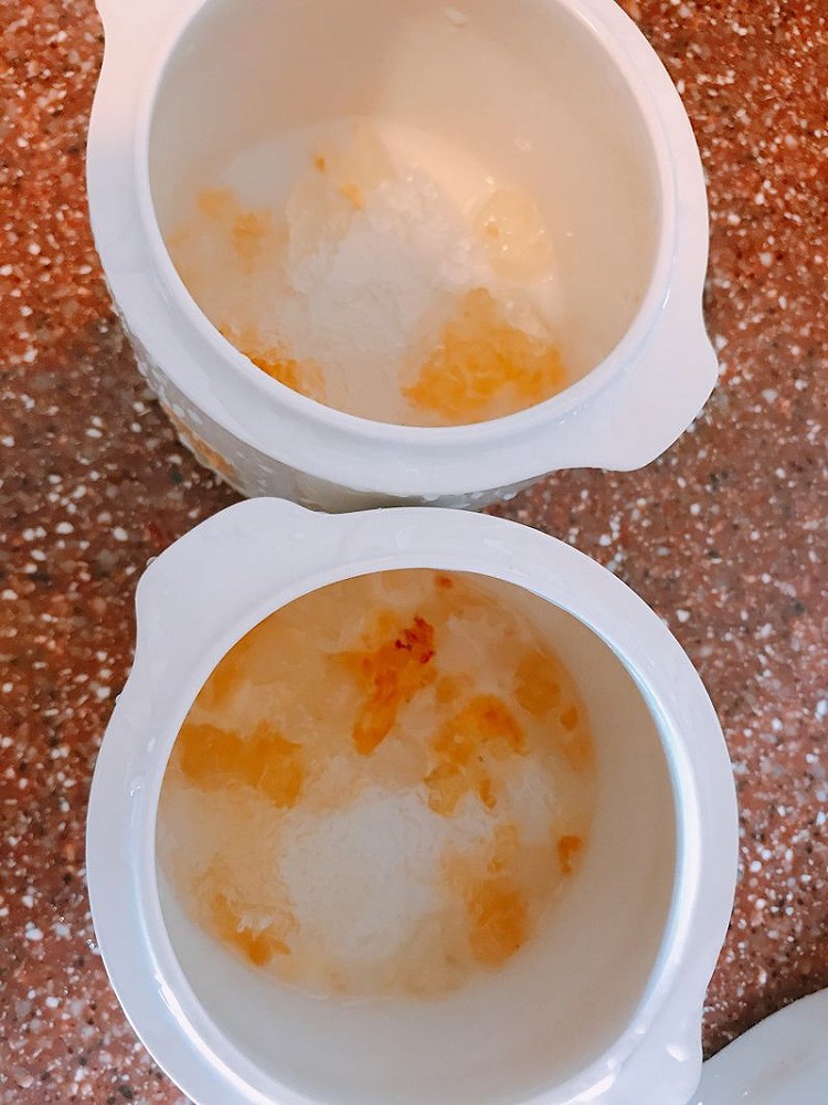 燕窝桃胶皂角米甜汤的做法