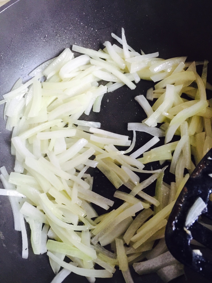 羊栖菜豆腐鸡肉汉堡肉配洋葱蘑菇咖喱汁的做法图解10