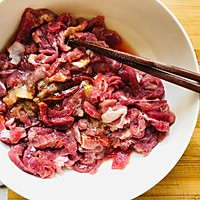 尖椒炒牛肉的做法图解2