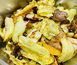 干锅肉片莲花白的做法