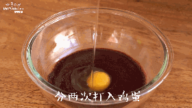 冬季暖心布朗尼蛋糕球，3分钟搞定，赶紧动手做一份吧！的做法图解3