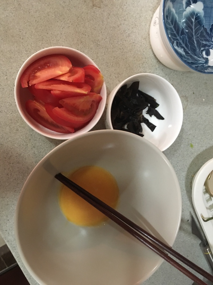 西红柿蛋汤的做法图解1