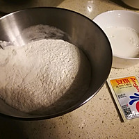 夏威夷风情披萨~菠萝季的美食，饼坯无需发酵的做法图解1