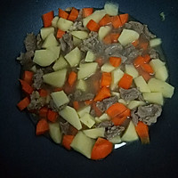 咖喱土豆牛肉的做法图解2