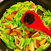 #少盐饮食 轻松生活#豆干炒蒜苔的做法图解8