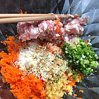 玫瑰虾仁饺子#春天肉菜这样吃#的做法图解1