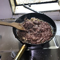 猪血炖猪肉和内脏(Dinuguan at puto)的做法图解5