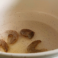 好吃到舔碟的虾仁蚝油捞面的做法图解1