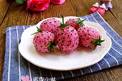 草莓夹心饭团