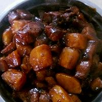 红烧肉炖土豆的做法图解1