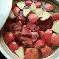 苹果银耳瘦肉汤的做法图解5