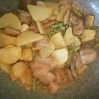酸豇豆土豆烧五花肉的做法图解7