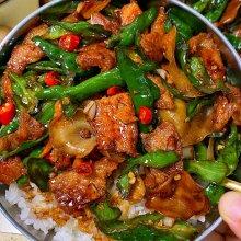 我媽做了十幾年的辣椒炒肉配方，太好吃了！！