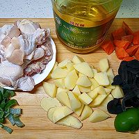 #金龙鱼橄榄油调和油520美食菜谱#家常烧土豆鸡翅根的做法图解1