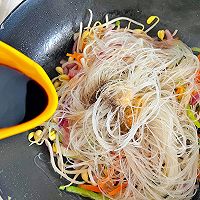 #2022烘焙料理大赛料理组复赛#吃一口就爱上鸡蛋炒粉干的做法图解11