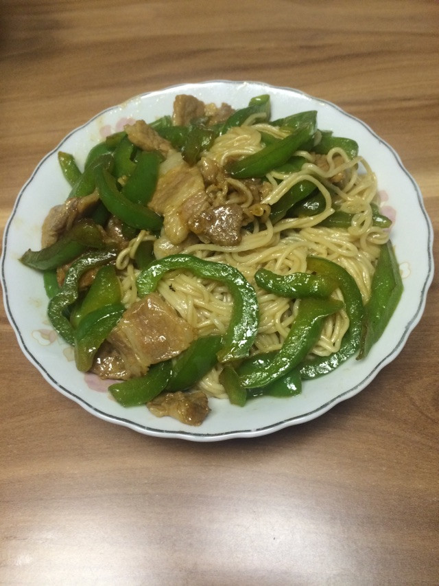 青椒肉片拌面的做法