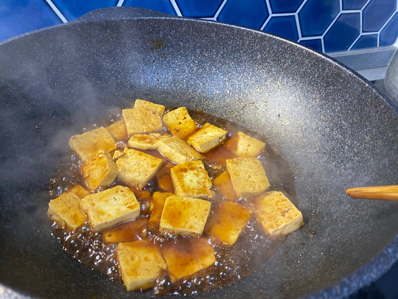 香煎豆腐这样做，外焦里嫩、香味浓郁，超级好吃！ - 哔哩哔哩