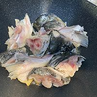 砂锅鱼头煲的做法图解2