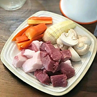 猪肉饺子的做法图解1