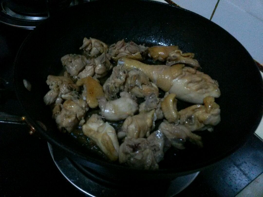 酸菜豆腐焖鸡煲的做法图解7