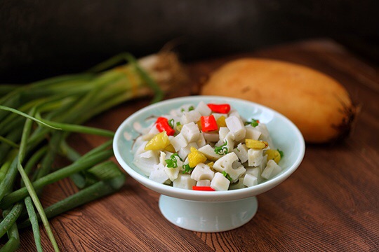 Diced lotus root with pickled peppers