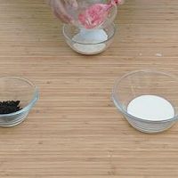 黑芝麻豆腐布丁的做法图解4