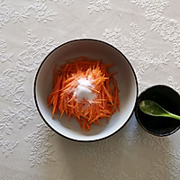 开胃小凉菜丨拌红萝卜丝的做法图解3