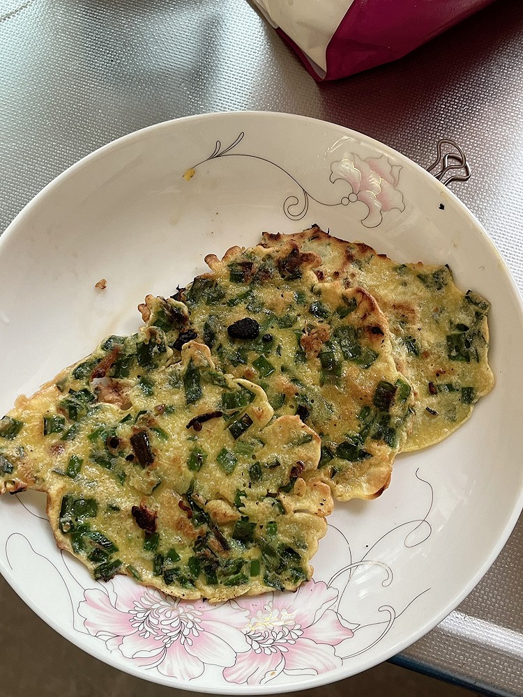 韭菜鸡蛋饼（不会做饭也能做）的做法