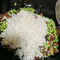 #春天的鲜味#腊肠豌豆糯米饭的做法图解5