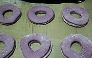 紫薯甜甜圈的做法图解3