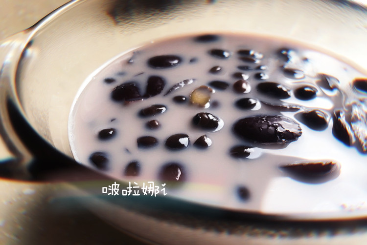 黑豆牛奶甜汤的做法