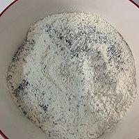 黑芝麻牛奶馒头的做法图解3