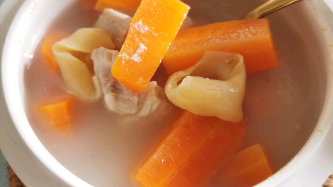 一道好喝又简单的懒人花胶瘦肉炖胡萝卜汤的做法